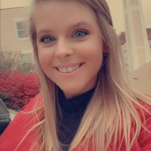 Meet your Posher, Jenn